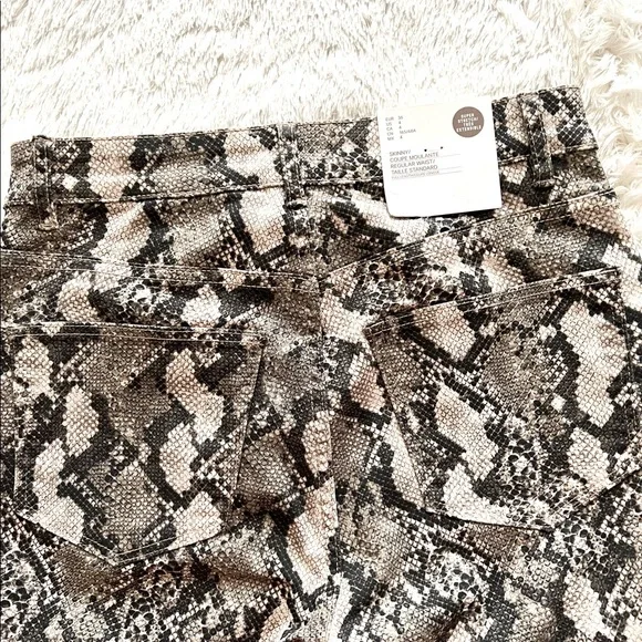 NWT H&M  HIGH WAISTED SNAKESKIN JEAN - Picture 8 of 15